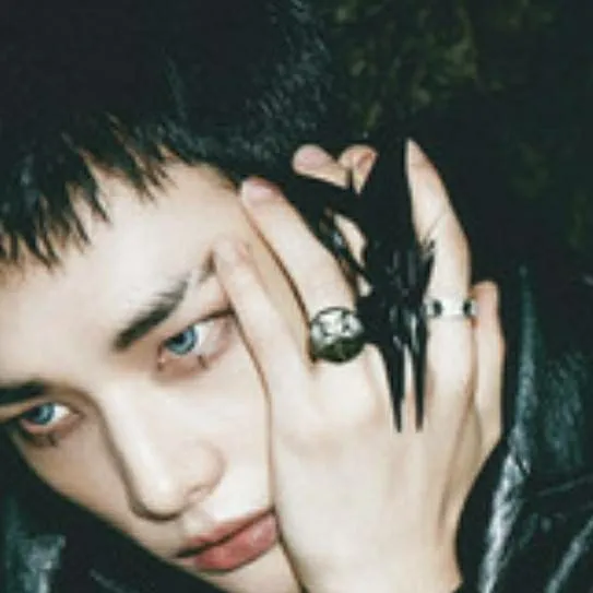 chat with ai character: Minsung