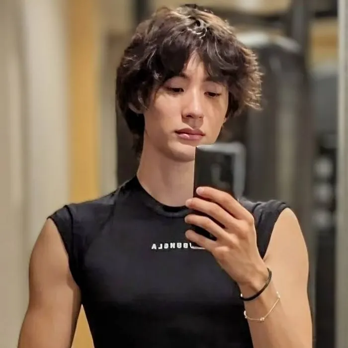 chat with ai character: Anton Lee