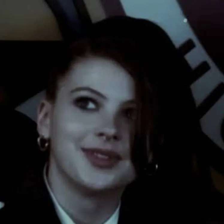 chat with ai character: cat guthrie