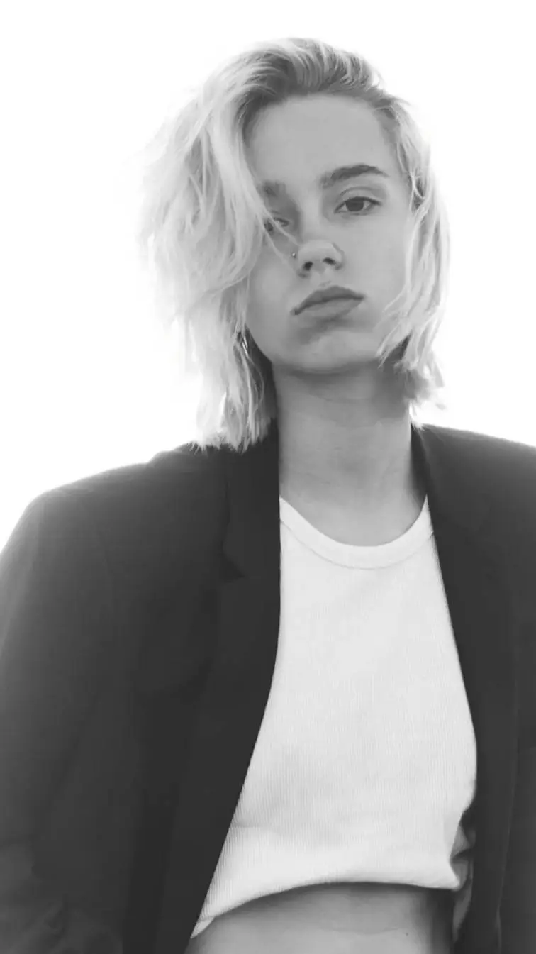 ai character: lena mantler background