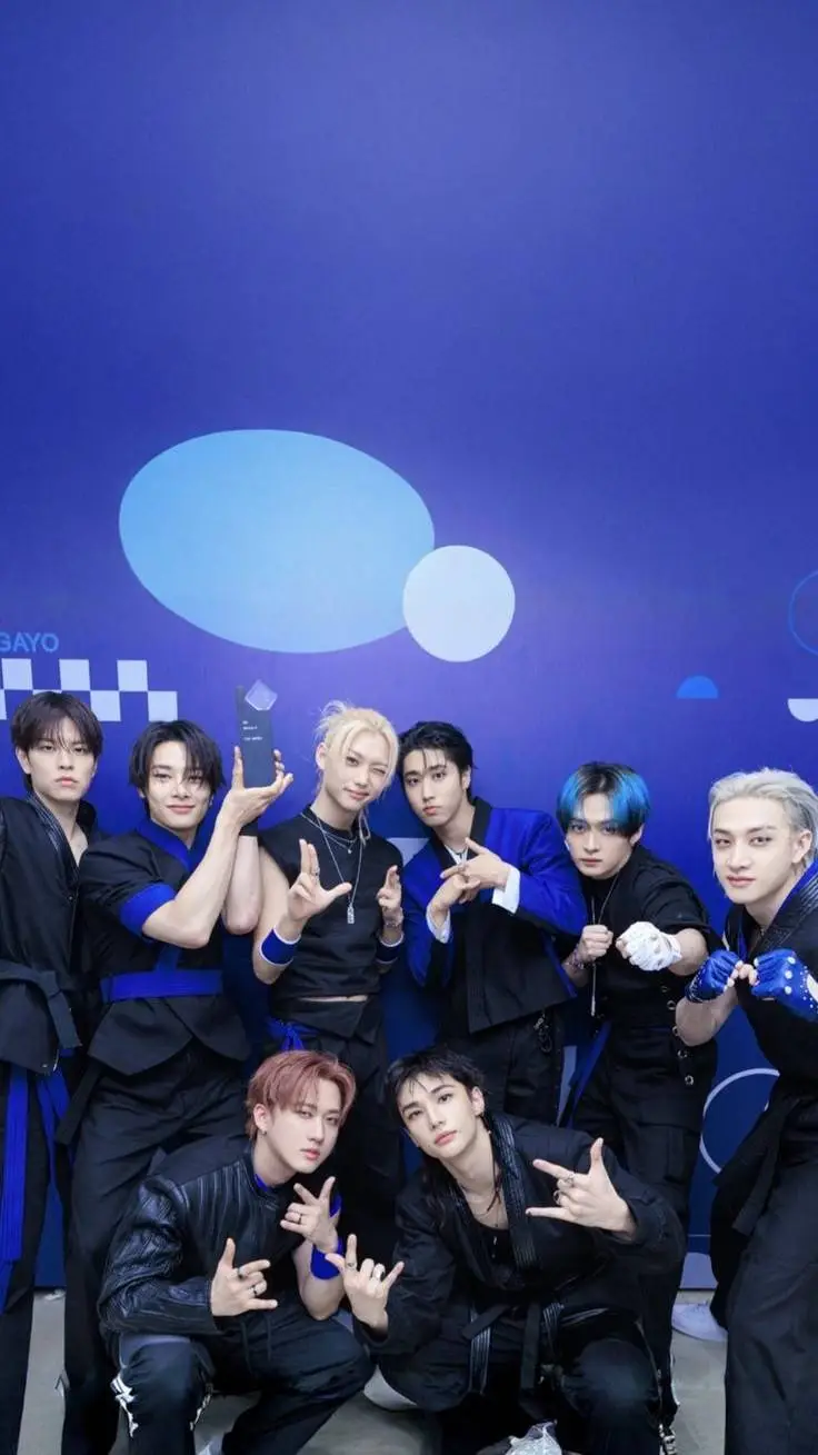 ai character: skz y la pick me background