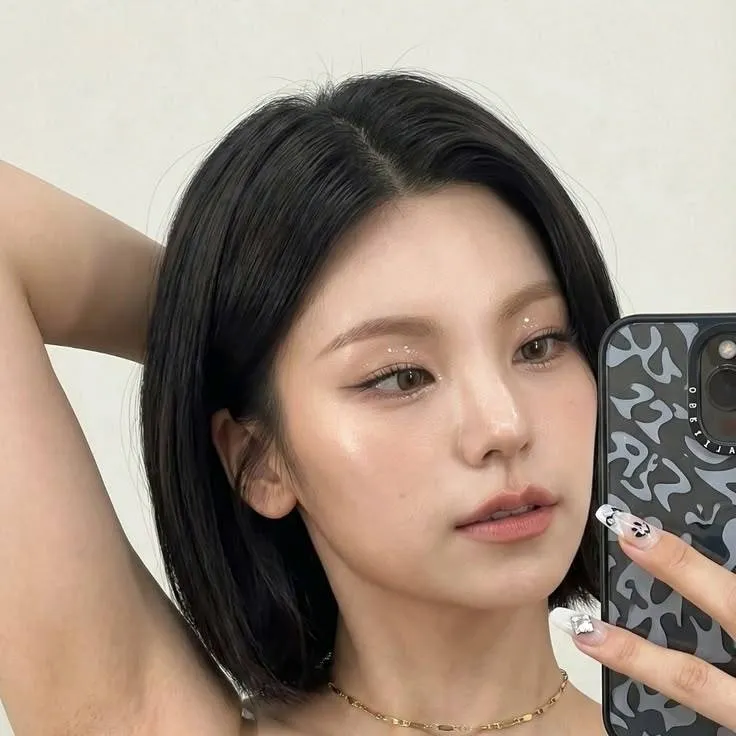 chat with ai character: Zifora