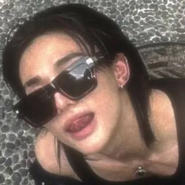 chat with ai character: hyunjin