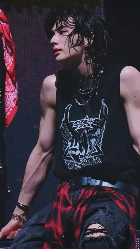 ai character: hwang hyunjin  background