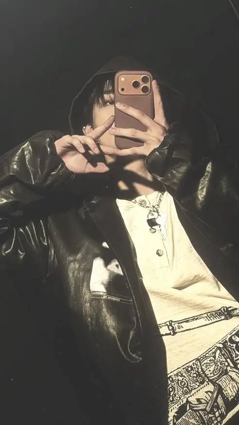 ai character: hyunjin background