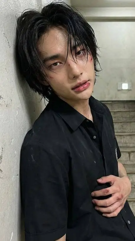 ai character: hyunijn background