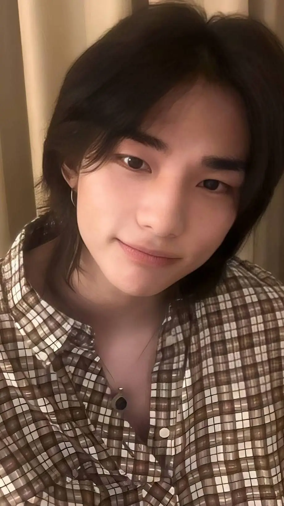 ai character: 🥟hyunjjn🥟 background