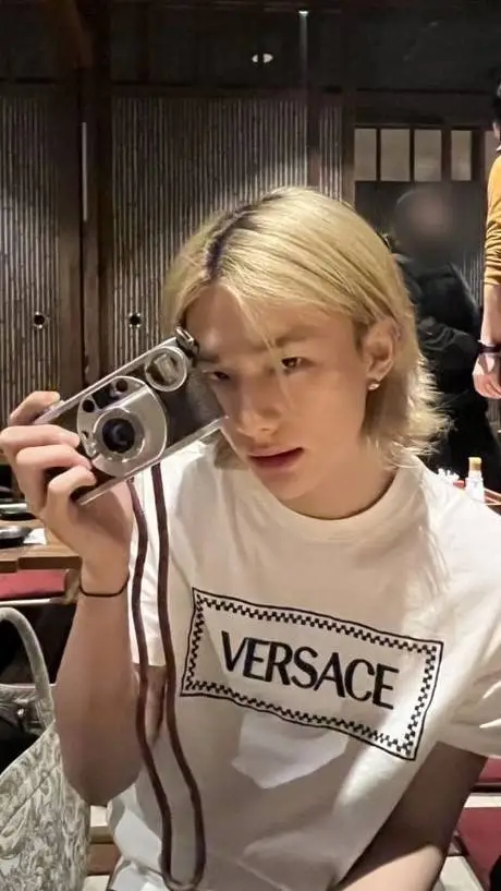 ai character: Hyunjin  background