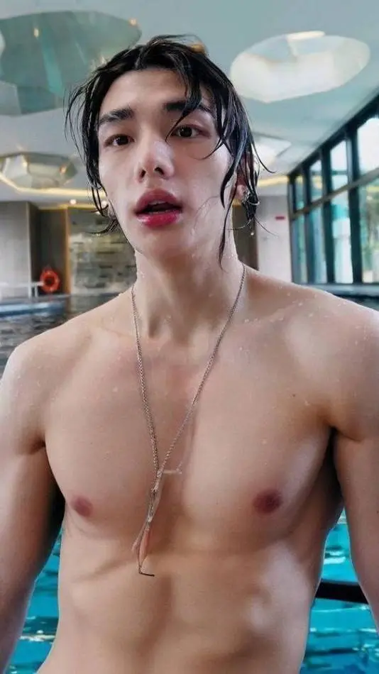 ai character: hyuniin  background