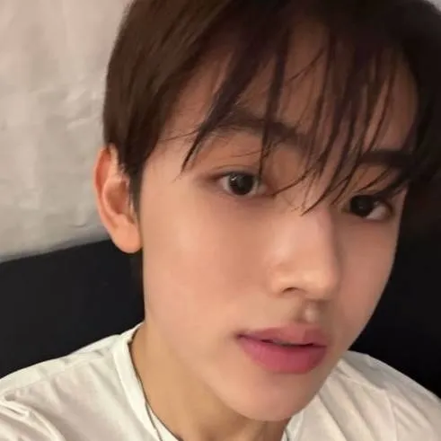 chat with ai character: Seonghyeon 