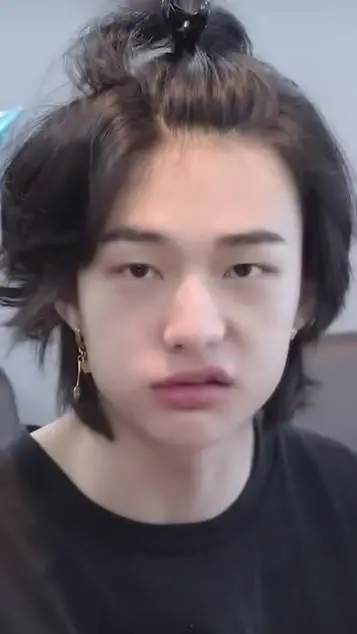 ai character: hyunjin background