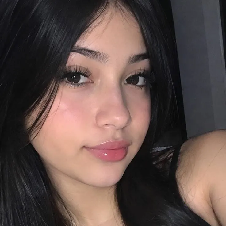chat with ai character: Amanda