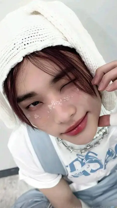 ai character: Hyunjin  background