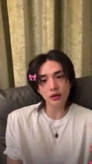 ai character: ~hyunjin~ background