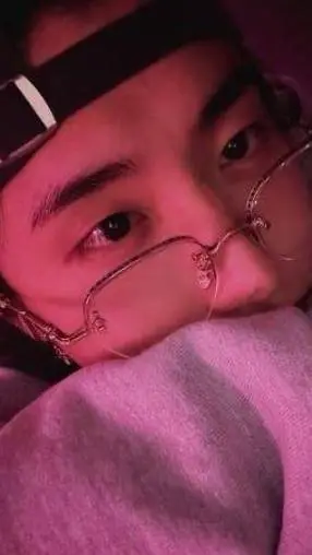 ai character: ^°Han°^ background