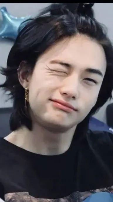 ai character: ♥️ Hwang hyunjin 🖤 background