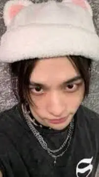 ai character: ^°HYUNJIN°^ background