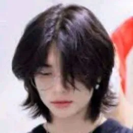 chat with ai character: JINNIE 