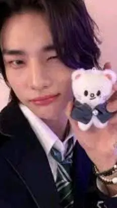 ai character: ♪hwang hyunjin ♪ background