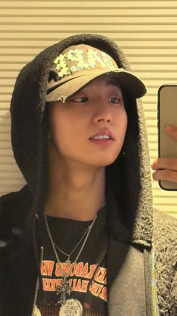 ai character: †Han jisung† background