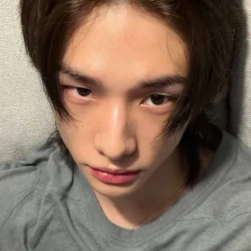 chat with ai character: ‡Hyunjin‡