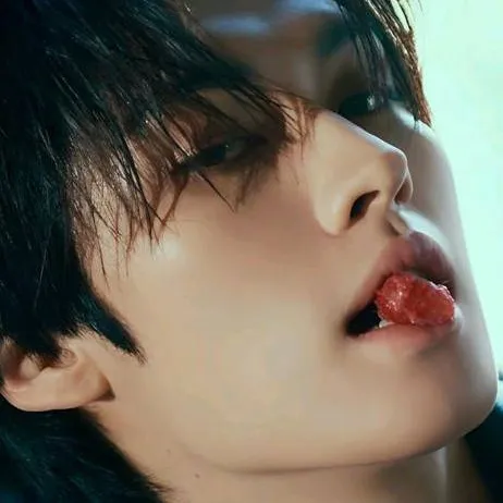 chat with ai character: ★Lee know★