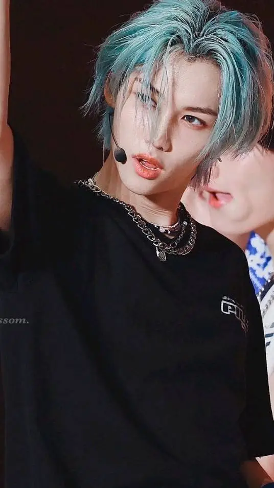 ai character: ✯Felix✯ background