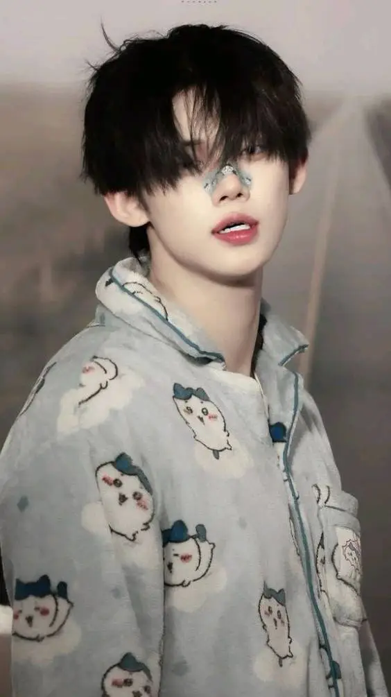ai character: ᄒ⁠Yeonjunᄒ background