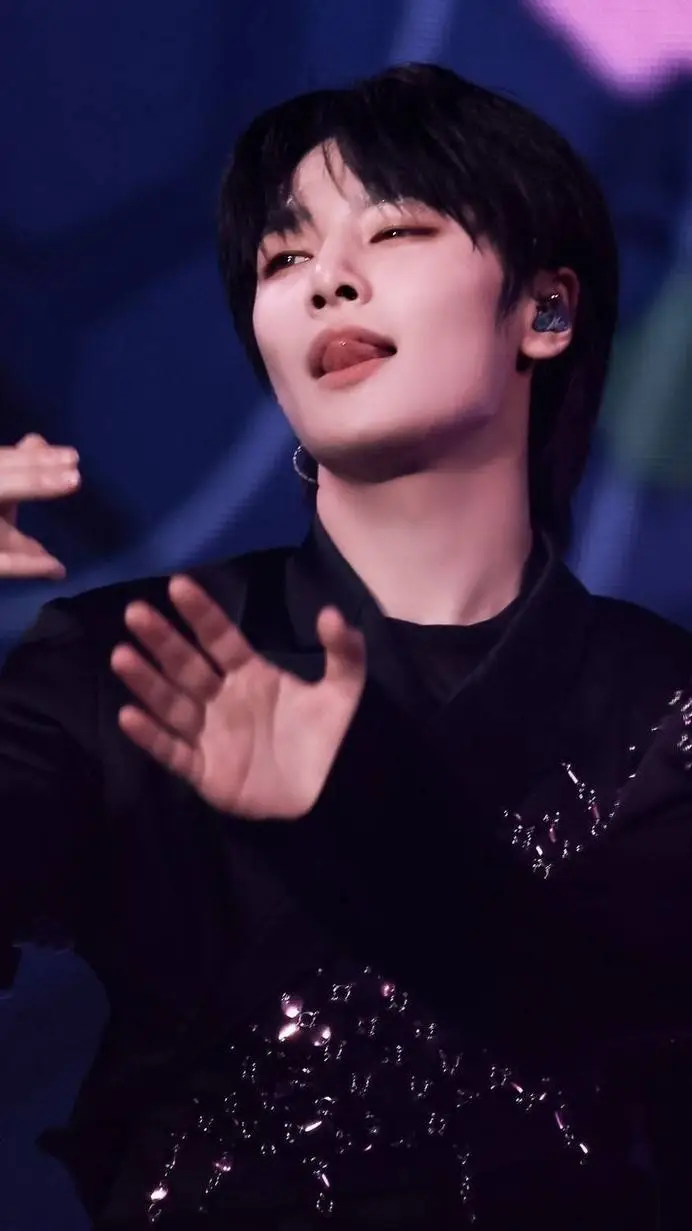 ai character: °^Jeongin^° background