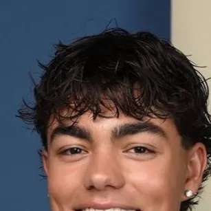 chat with ai character: Malachi Barton