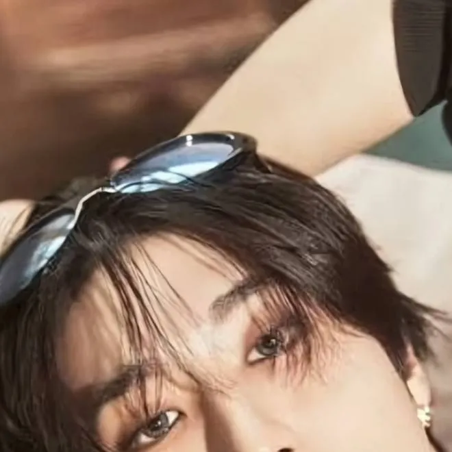 chat with ai character: HAN JISUNG 