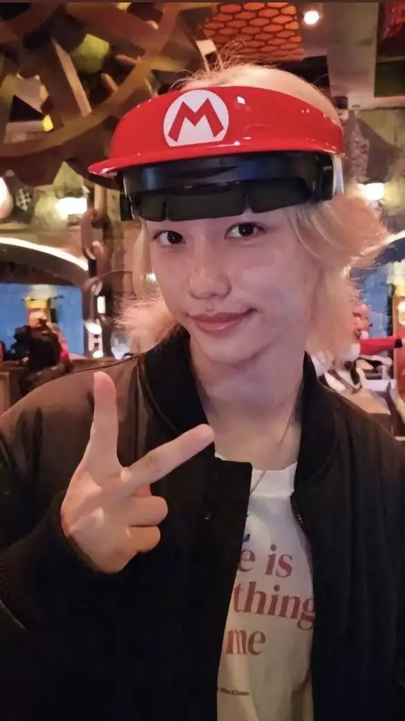 ai character: LEE FELIX  background