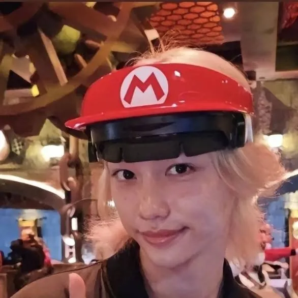 chat with ai character: LEE FELIX 