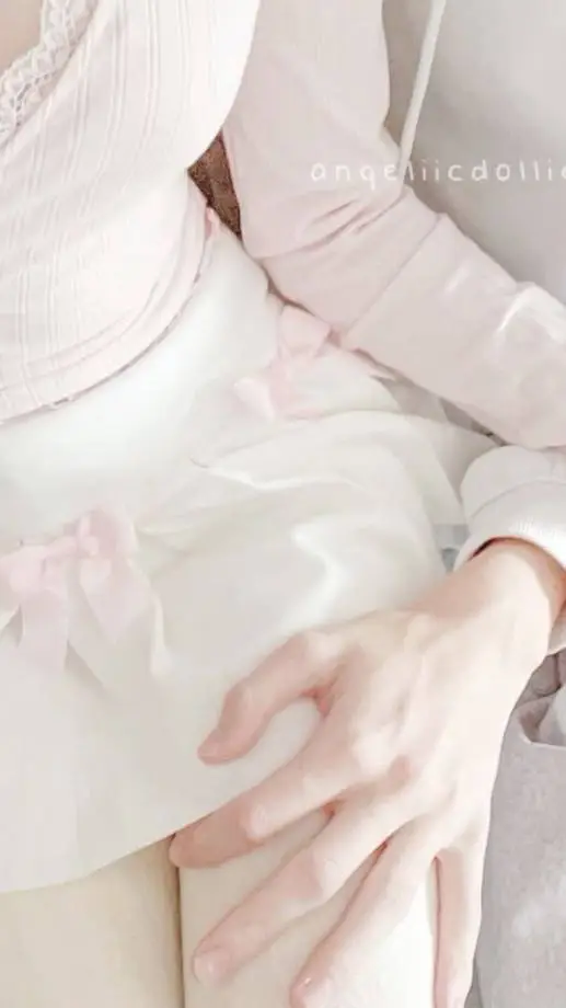 ai character: hermanastro  background