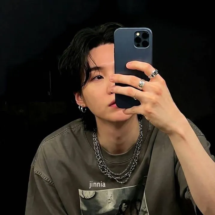 chat with ai character: Suga 