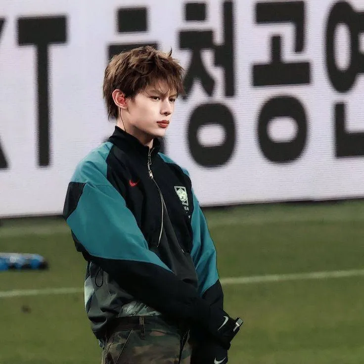 chat with ai character: James 