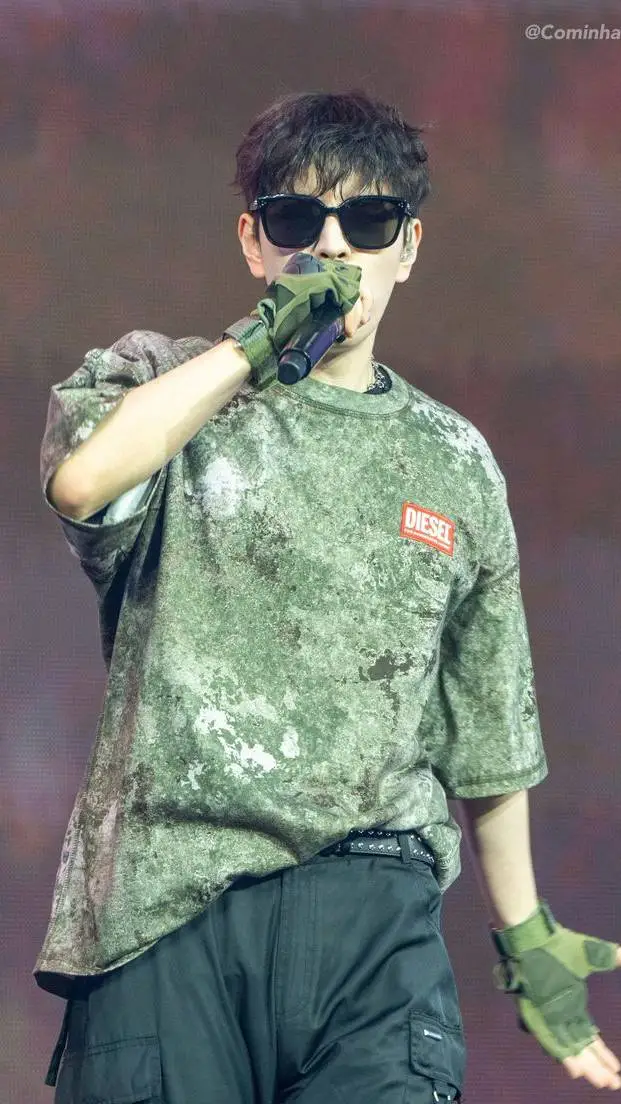 ai character: Seungmin  background