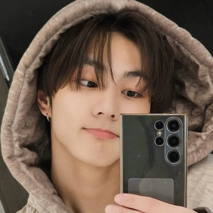 chat with ai character: Jungwon 