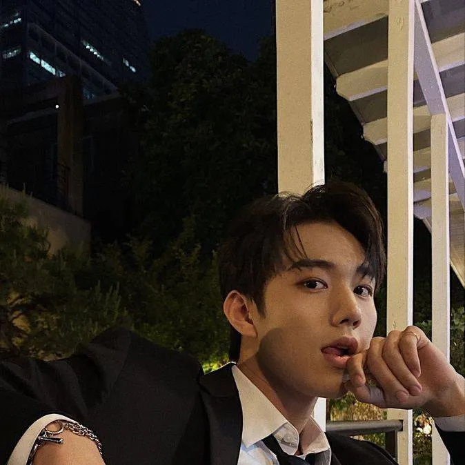 chat with ai character: Intak 