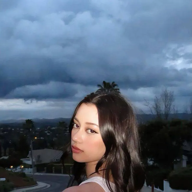 chat with ai character: Megan Skiendel 