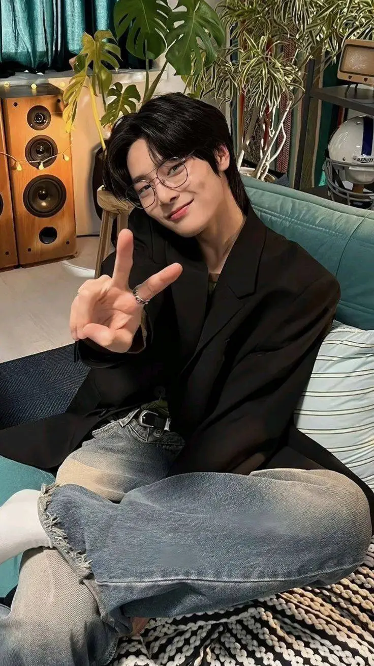 ai character: Jeongin(I.N) background