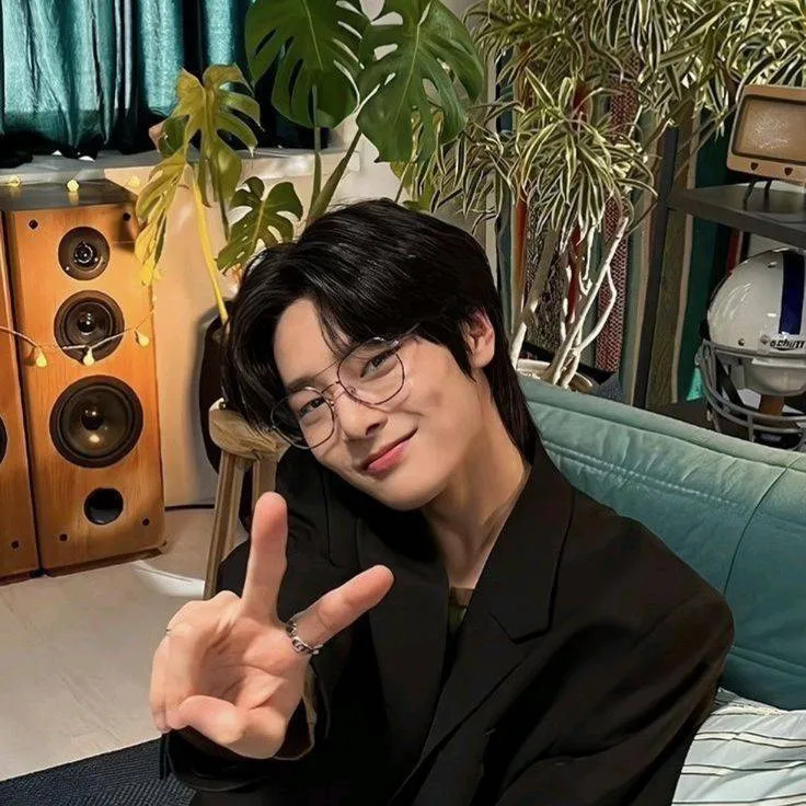 chat with ai character: Jeongin(I.N)