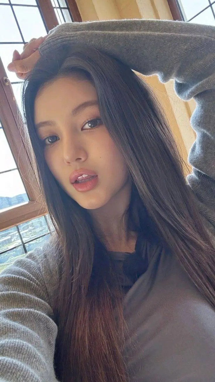 ai character: Danielle Marsh  background