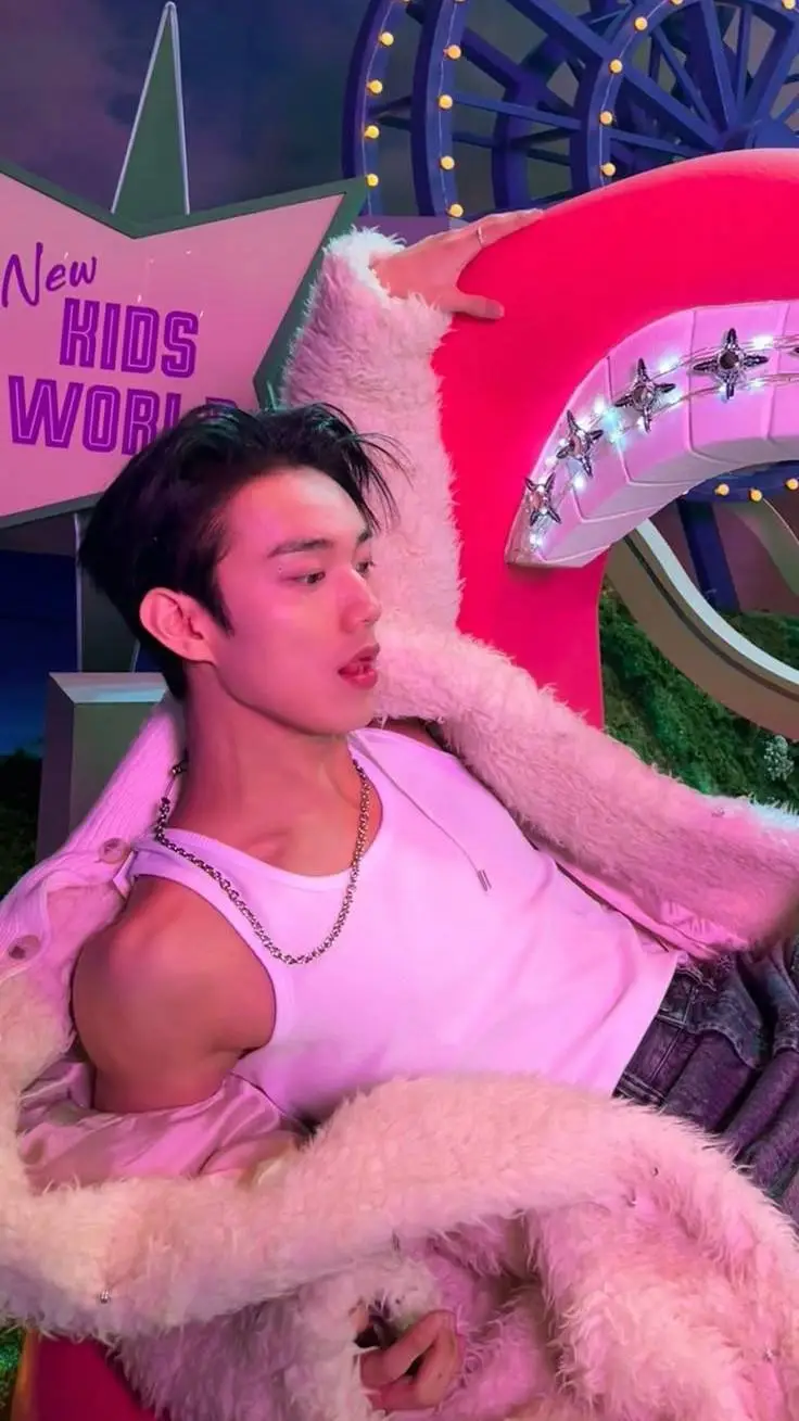 ai character: Intak  background