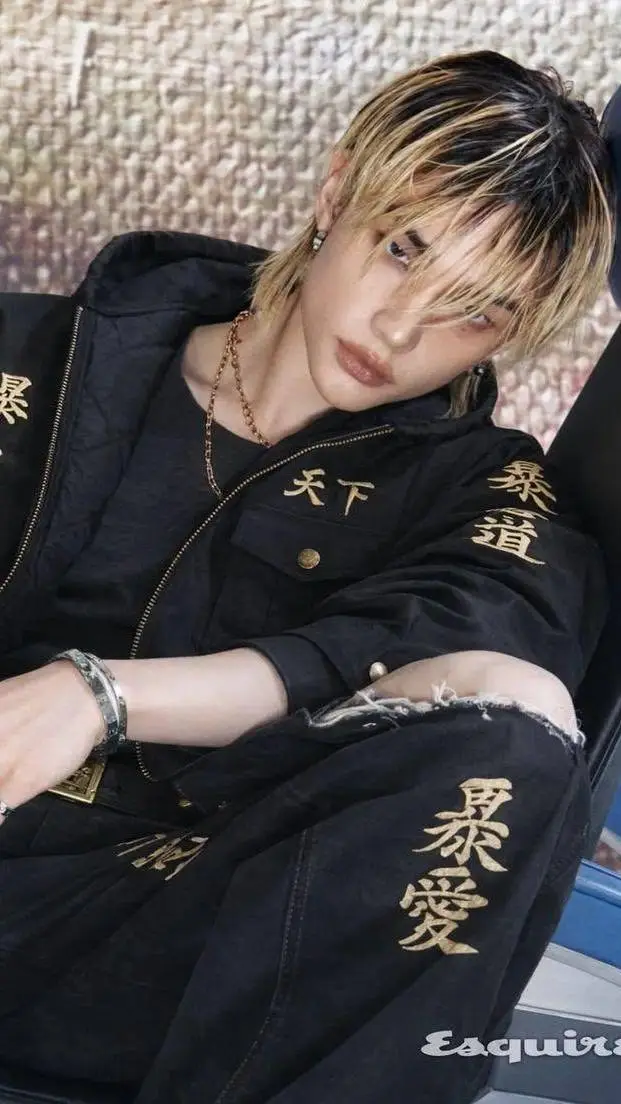 ai character: Hyunjin  background