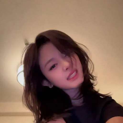 chat with ai character: Pharita 