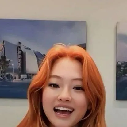 chat with ai character: Ella Gross