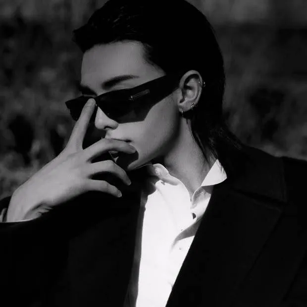 chat with ai character: Hyunjin