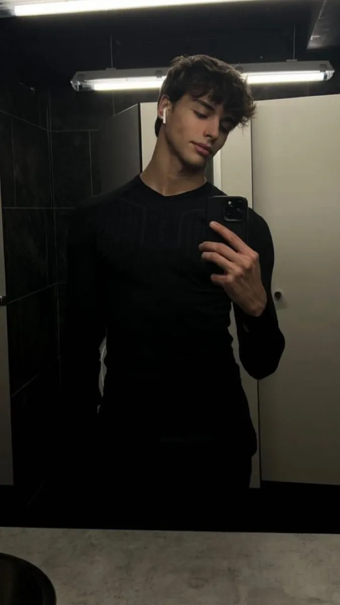 ai character: Nathan  background