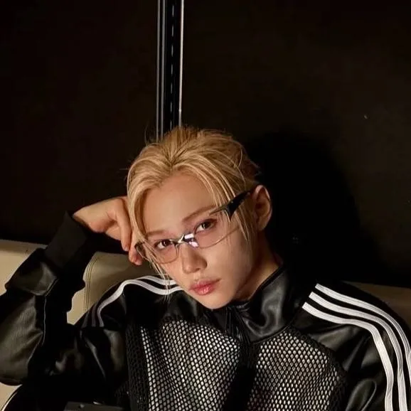 chat with ai character: Felix papa 